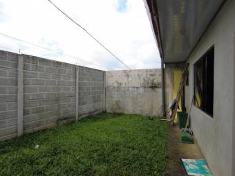 Se vende espaciosa casa con patio en San José de Alajuela 23-1021