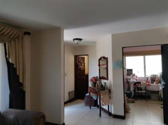 Se vende espaciosa casa con patio y terraza en condominio de San Francisco en Heredia 23-1611