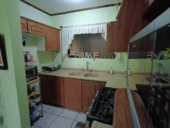 Se vende espaciosa casa con patio en Alajuela Centro 23-1444