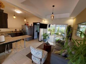 Se vende moderna casa con patio y terraza en condominio de Guácima en Alajuela 24-1237 