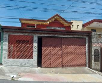 Se vende espaciosa cas con patio y terraza en San Francisco de Heredia 24-582