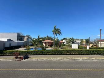 Se vende moderna y espaciosa casa en condominio de Coyol en Alajuela 24-1256