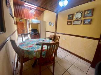 Se vende espaciosa casa con uso de suelo mixto en Heredia Centro 23-2810