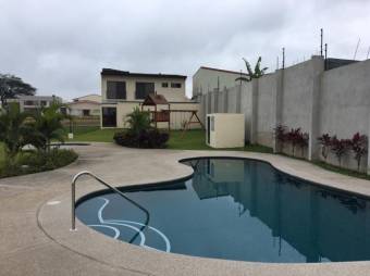 Se vende espaciosa casa con terraza en condominio de El Coyol de Alajuela 23-473