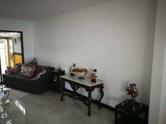 Se vende espaciosa casa con terraza en condominio de El Coyol de Alajuela 23-473