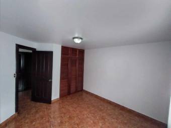 Se vende espaciosa casa con amplio jardín en San francisco de Heredia 24-1442