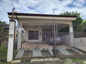 Se vende espaciosa casa con amplio patio en San Antonio de Alajuela 23-960