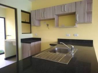 Se vende espacioso apartamento en condominio de Guácima en Alajuela 22-2352