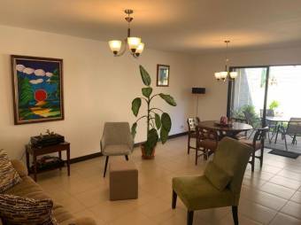 Se vende casa con patio y terraza en condominio de Santo Domingo en Heredia 23-1189