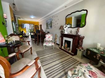 Se vende espaciosa casa en condominio de San Francisco de Heredia 23-2153