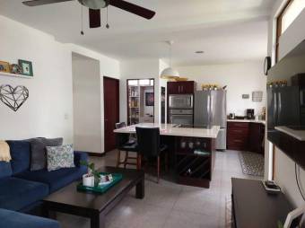 Se vende espaciosa casa con patio y terraza en Guácima de Alajuela 24-813