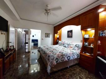 Se vende hermosa casa con patio y terraza en condómino de Guácima de Alajuela 24-919