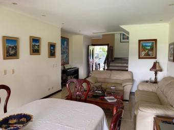 Se vende preciosa casa para inversión en condominio de Guácima de Alajuela 24-1070