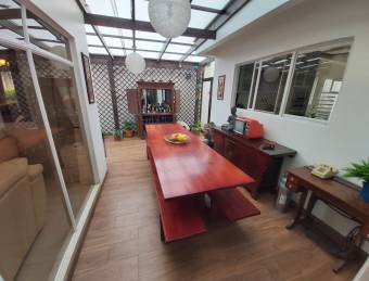 SPACIOUS INDEPENDENT HOUSE FOR SALE WITH 4 BEDROOMS SANTA ANA  SERVICE