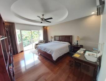 SPACIOUS INDEPENDENT HOUSE FOR SALE WITH 4 BEDROOMS SANTA ANA  SERVICE