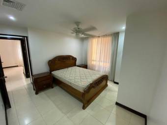 Se alquila apartamento en lujoso condominio de San Rafael en Escazú 24-419