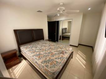 Se alquila apartamento amueblado en lujoso condominio de San Rafael en Escazú 24-419