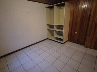 Se vende espaciosa casa junto con un apartamento en Curridabat de San José 23-3440