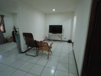 Se vende espaciosa casa de 2 pisos con patio en Pavas de San José 24-293