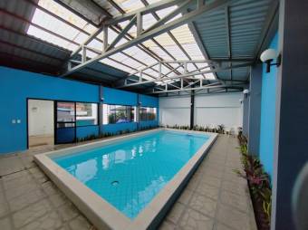 Se vende propiedad para inversión con piscina en Rohrmoser 24-394