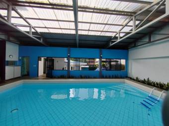 Se vende propiedad para inversión con piscina en Rohrmoser 24-394