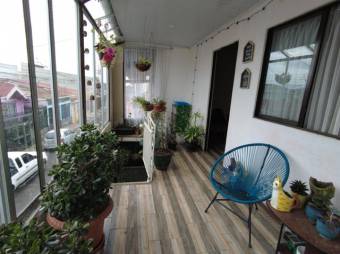 Se vende casa de 2 plantas con balcón en Calle Blancos de Goicoechea 24-641