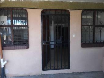 Se vende propiedad de 6 apartamentos con uso de suelo mixto en pavas de San José 24-646