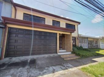 Se vende espaciosa casa de 2 plantas para inversión en Los Yoses de Zapote 23-305