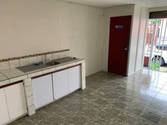 Se vende propiedad con 2 locales y un apartamento en Concepción de la Unión 23-714 