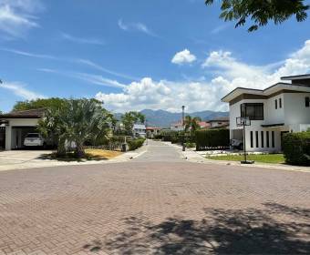 Lote de 810 m2 a la venta en condominio ubicado en Lindora