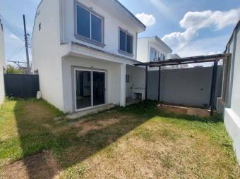 Se vende espaciosa casa con patio en Guácima Alajuela 25-1589
