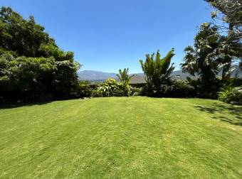 VENTA DE LUJOSA CASA EN LOS REYES, CONDOMINIO LAS VUELTAS