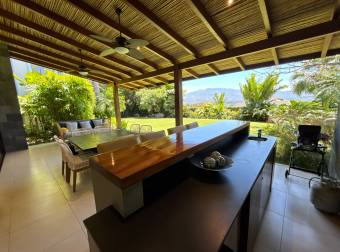 VENTA DE LUJOSA CASA EN LOS REYES, CONDOMINIO LAS VUELTAS