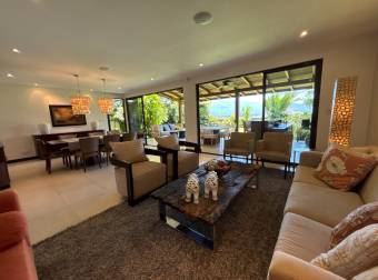 VENTA DE LUJOSA CASA EN LOS REYES, CONDOMINIO LAS VUELTAS