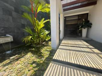VENTA DE LUJOSA CASA EN LOS REYES, CONDOMINIO LAS VUELTAS