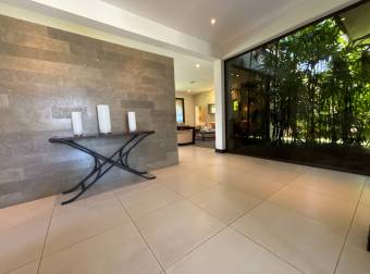 VENTA DE LUJOSA CASA EN LOS REYES, CONDOMINIO LAS VUELTAS