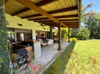 VENTA DE LUJOSA CASA EN LOS REYES, CONDOMINIO LAS VUELTAS