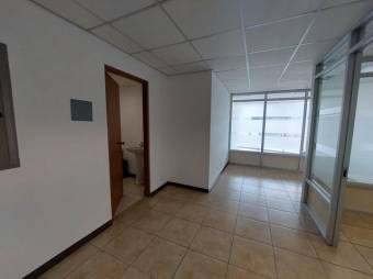 Se alquila oficina en moderno edificio de Paseo Colón 25-1443