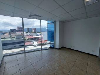 Se alquila oficina en moderno edificio de Paseo Colón 25-1443