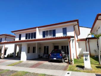 Se vende espaciosa casa con jardín en Ciudad Colón 25-1588