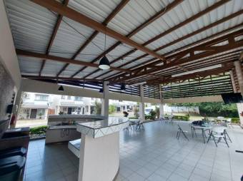 Se vende espaciosa casa con patio en Guácima Alajuela 25-1589 Se vende espaciosa casa con patio en Guácima Alajuela 25-1589