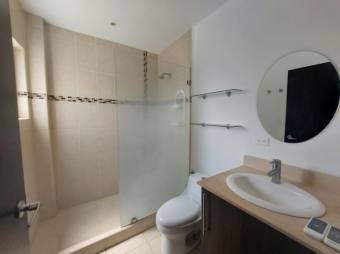 Se vende espaciosa casa con patio en Guácima Alajuela 25-1589 Se vende espaciosa casa con patio en Guácima Alajuela 25-1589