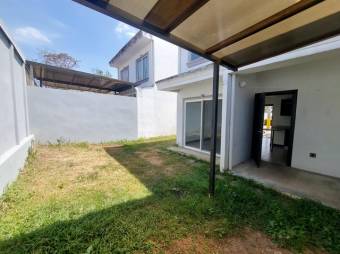 Se vende espaciosa casa con patio en Guácima Alajuela 25-1589 Se vende espaciosa casa con patio en Guácima Alajuela 25-1589