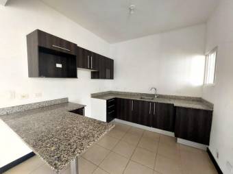 Se vende espaciosa casa con patio en Guácima Alajuela 25-1589 Se vende espaciosa casa con patio en Guácima Alajuela 25-1589