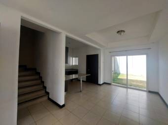 Se vende espaciosa casa con patio en Guácima Alajuela 25-1589 Se vende espaciosa casa con patio en Guácima Alajuela 25-1589