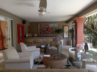 Se vende lujosa casa con piscina y amplio lote en San Rafael Escazú 25-1598 Se vende lujosa casa con piscina y amplio lote en San Rafael Escazú 25-1598