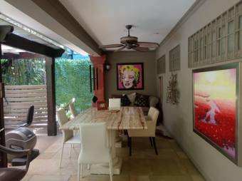 Se vende lujosa casa con piscina y amplio lote en San Rafael Escazú 25-1598 Se vende lujosa casa con piscina y amplio lote en San Rafael Escazú 25-1598