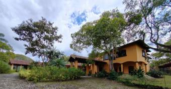 Se vende espaciosa casa con amplio lote en Concepción Atenas 24-963 Se vende espaciosa casa con amplio lote en Concepción Atenas 24-963