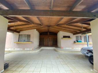 Se vende lujosa casa con uso mixto en San Joaquín Flores 23-30 Se vende lujosa casa con uso mixto en San Joaquín Flores 23-30