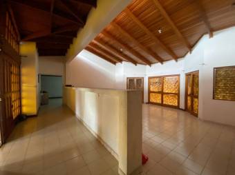 Se vende lujosa casa con uso mixto en San Joaquín Flores 23-30 Se vende lujosa casa con uso mixto en San Joaquín Flores 23-30